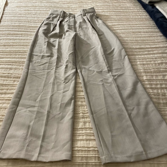 Abercrombie trousers.  Light tan.  Size 27. NWT. - Picture 1 of 4